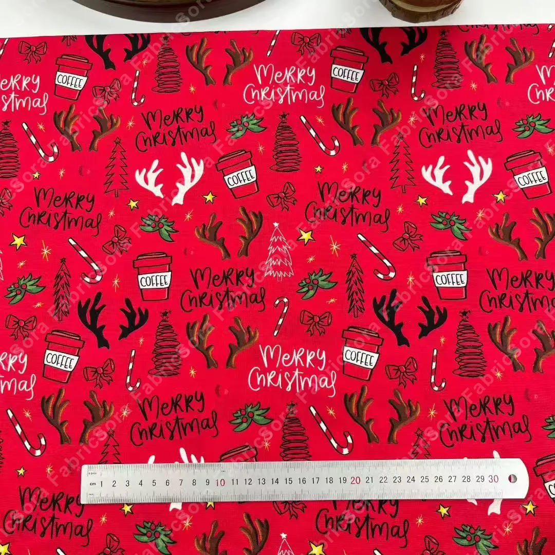 Tela cotton festiva con diseño de copos de nieve y árboles